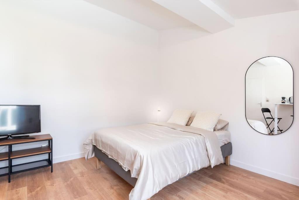 Lumignons Lyonnais - Doua Apartment Villeurbanne Bagian luar foto