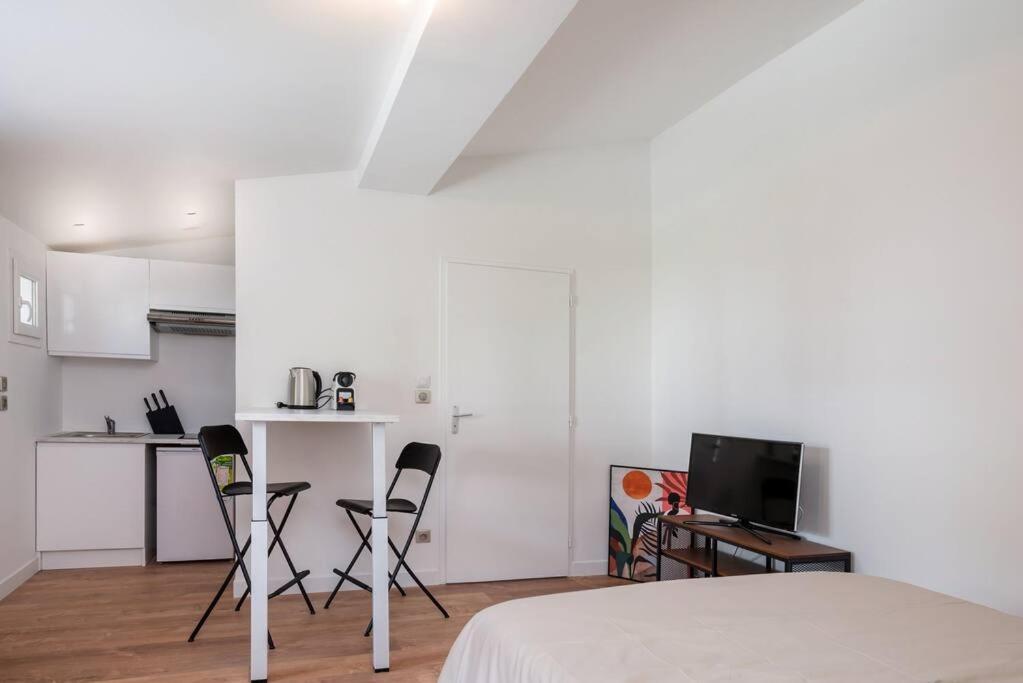 Lumignons Lyonnais - Doua Apartment Villeurbanne Bagian luar foto