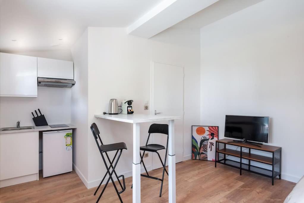 Lumignons Lyonnais - Doua Apartment Villeurbanne Bagian luar foto